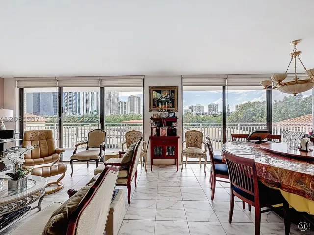 3-bedroom condo for sale in Sunny Isles Beach - 210 174th St 409 - MondialRealty