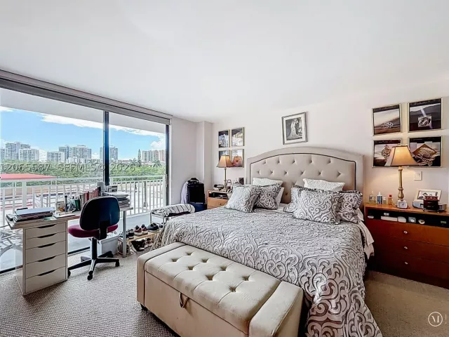 3-bedroom condo for sale in Sunny Isles Beach - 210 174th St 409 - MondialRealty