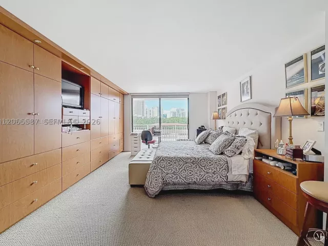 3-bedroom condo for sale in Sunny Isles Beach - 210 174th St 409 - MondialRealty