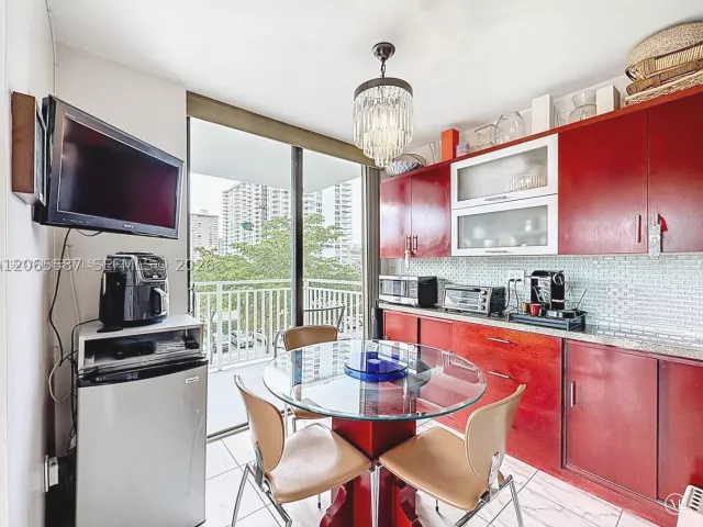 3-bedroom condo for sale in Sunny Isles Beach - 210 174th St 409 - MondialRealty