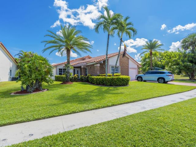 4-bedroom home for sale in Boca Raton - 19626 Sea Pines Way - MondialRealty