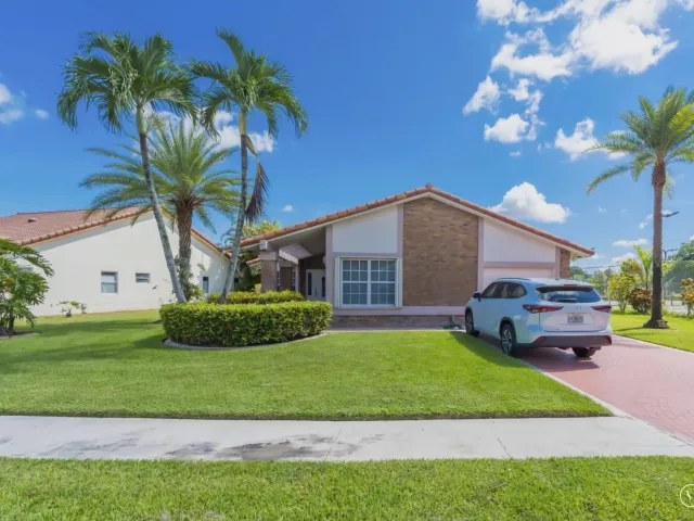 4-bedroom home for sale in Boca Raton - 19626 Sea Pines Way - MondialRealty