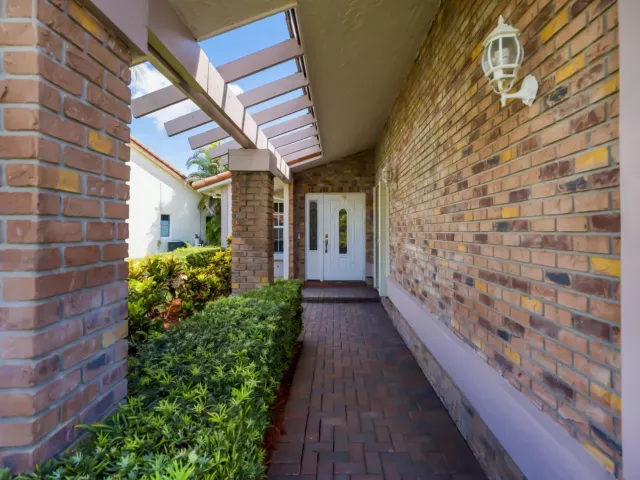 4-bedroom home for sale in Boca Raton - 19626 Sea Pines Way - MondialRealty