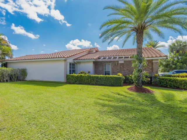 4-bedroom home for sale in Boca Raton - 19626 Sea Pines Way - MondialRealty