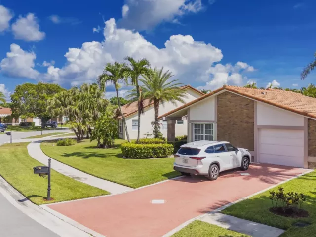 4-bedroom home for sale in Boca Raton - 19626 Sea Pines Way - MondialRealty