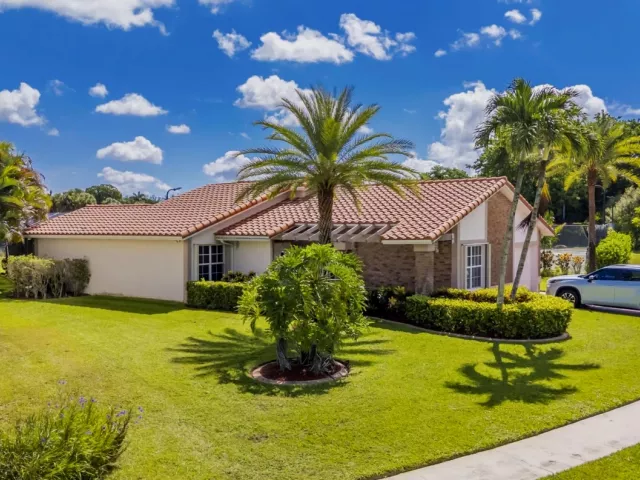 4-bedroom home for sale in Boca Raton - 19626 Sea Pines Way - MondialRealty
