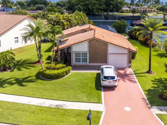 4-bedroom home for sale in Boca Raton - 19626 Sea Pines Way - MondialRealty