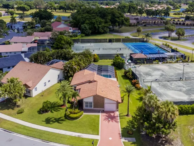 4-bedroom home for sale in Boca Raton - 19626 Sea Pines Way - MondialRealty