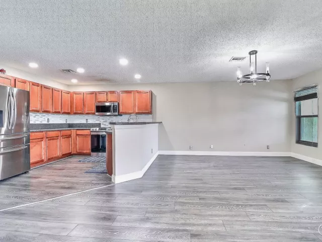 4-bedroom home for sale in West Palm Beach - 6427 Adriatic Way - MondialRealty