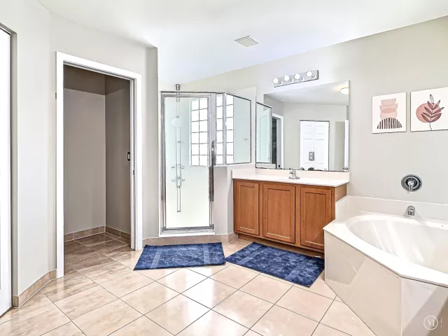 4-bedroom home for sale in West Palm Beach - 6427 Adriatic Way - MondialRealty