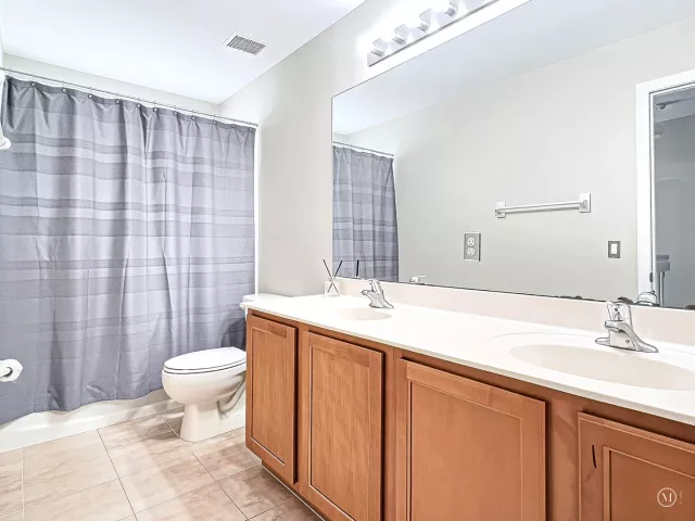 4-bedroom home for sale in West Palm Beach - 6427 Adriatic Way - MondialRealty