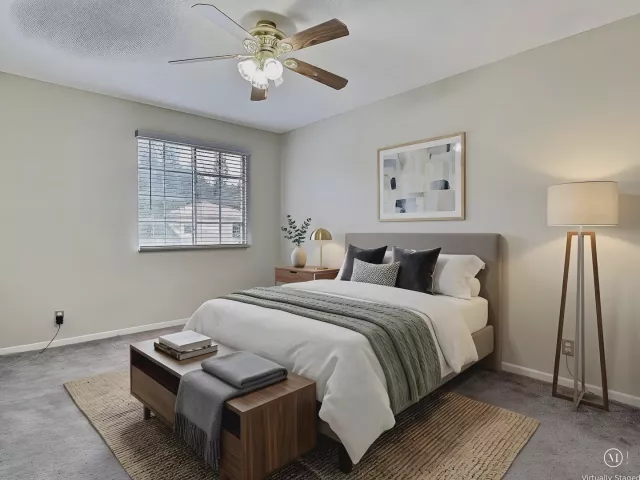 4-bedroom home for sale in West Palm Beach - 6427 Adriatic Way - MondialRealty