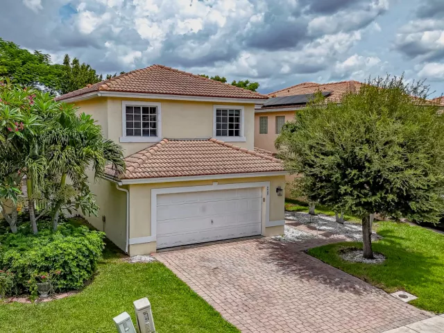 4-bedroom home for sale in West Palm Beach - 6427 Adriatic Way - MondialRealty