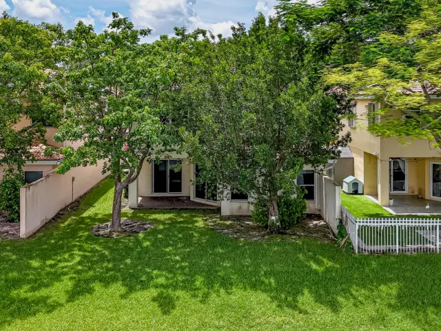 4-bedroom home for sale in West Palm Beach - 6427 Adriatic Way - MondialRealty