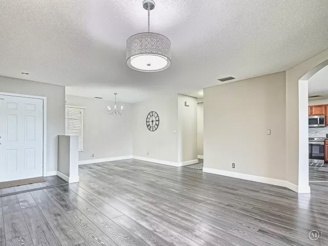 4-bedroom home for sale in West Palm Beach - 6427 Adriatic Way - MondialRealty