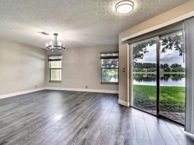 4-bedroom home for sale in West Palm Beach - 6427 Adriatic Way - MondialRealty