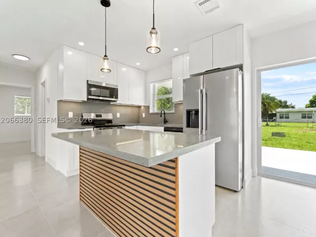 3-bedroom home for sale in Homestead - 1500 NW 11th St - MondialRealty