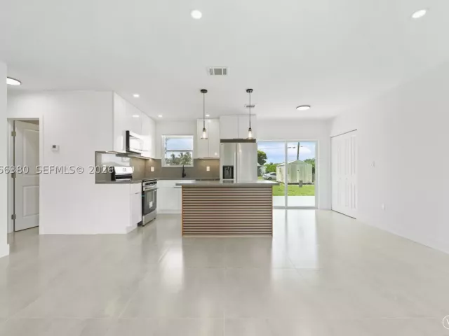 3-bedroom home for sale in Homestead - 1500 NW 11th St - MondialRealty