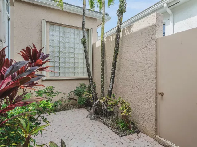 4-bedroom home for sale in Delray Beach - 7700 Bella Verde Way - MondialRealty