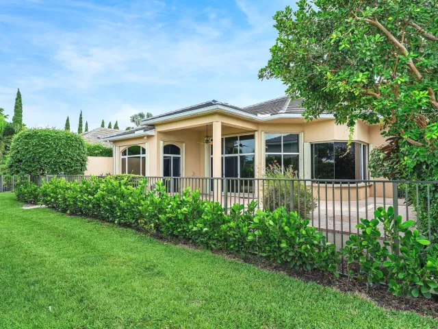 4-bedroom home for sale in Delray Beach - 7700 Bella Verde Way - MondialRealty
