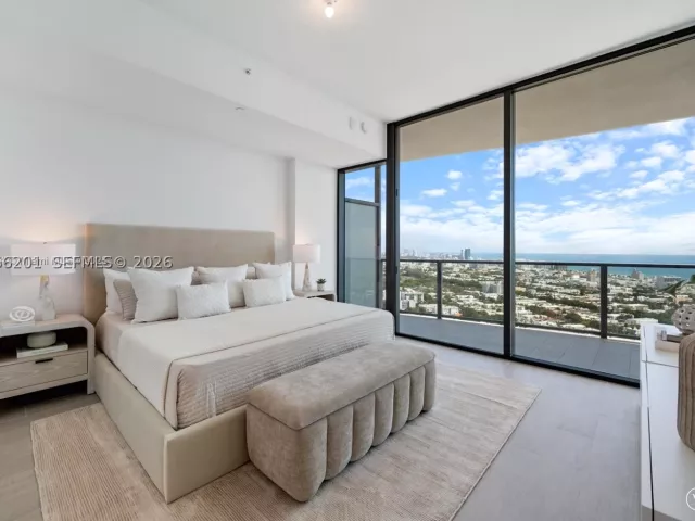 2-bedroom condo for rent in Miami Beach - 500 Alton 3304 - MondialRealty