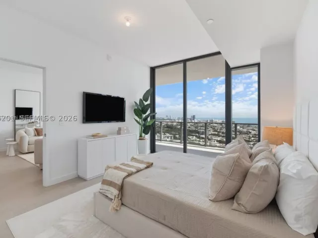 2-bedroom condo for rent in Miami Beach - 500 Alton 3304 - MondialRealty