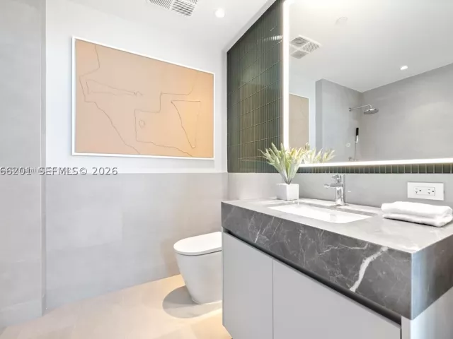 2-bedroom condo for rent in Miami Beach - 500 Alton 3304 - MondialRealty