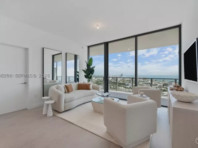2-bedroom condo for rent in Miami Beach - 500 Alton 3304 - MondialRealty