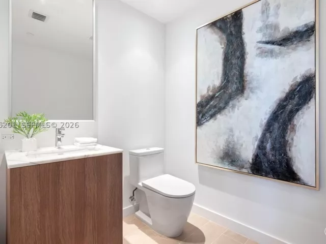 2-bedroom condo for rent in Miami Beach - 500 Alton 3304 - MondialRealty