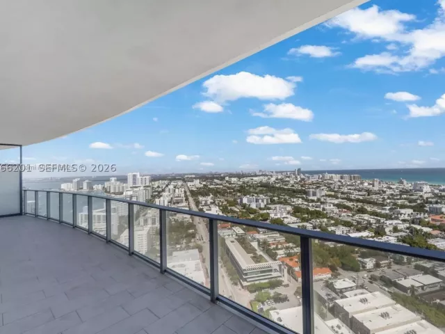 2-bedroom condo for rent in Miami Beach - 500 Alton 3304 - MondialRealty