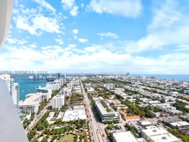 2-bedroom condo for rent in Miami Beach - 500 Alton 3304 - MondialRealty