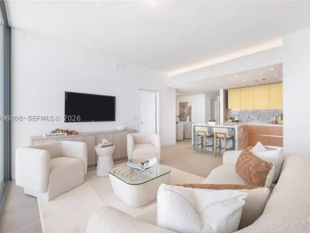 2-bedroom condo for rent in Miami Beach - 500 Alton 3304 - MondialRealty