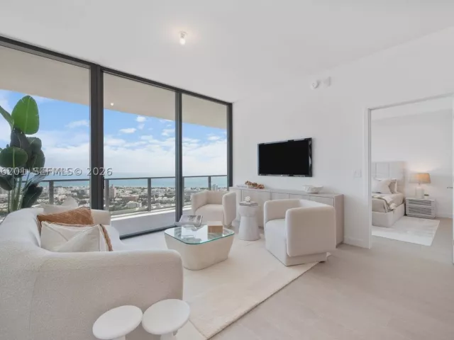 2-bedroom condo for rent in Miami Beach - 500 Alton 3304 - MondialRealty