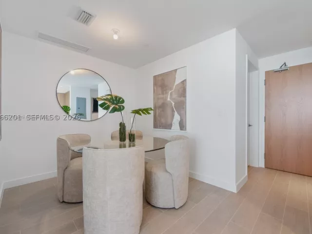 2-bedroom condo for rent in Miami Beach - 500 Alton 3304 - MondialRealty