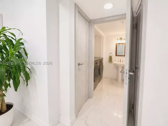 1-bedroom condo for rent in Aventura - 3600 Mystic Pointe Dr 1715 - MondialRealty