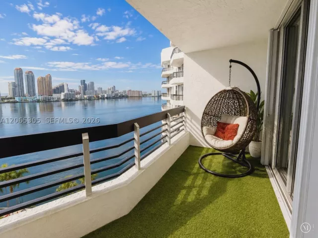 1-bedroom condo for rent in Aventura - 3600 Mystic Pointe Dr 1715 - MondialRealty