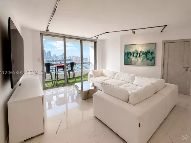 1-bedroom condo for rent in Aventura - 3600 Mystic Pointe Dr 1715 - MondialRealty