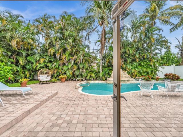 4-bedroom home for sale in Boca Raton - 11 FOREST HILLS Lane - MondialRealty