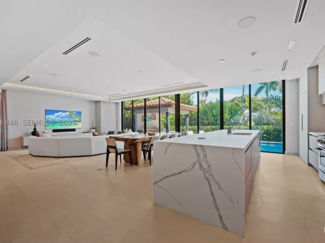 4-bedroom home for rent in Miami Beach - 5831 Alton Rd - MondialRealty