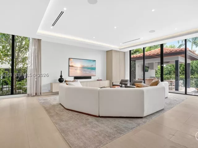 4-bedroom home for rent in Miami Beach - 5831 Alton Rd - MondialRealty