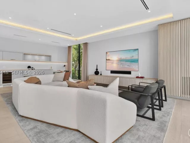 4-bedroom home for rent in Miami Beach - 5831 Alton Rd - MondialRealty