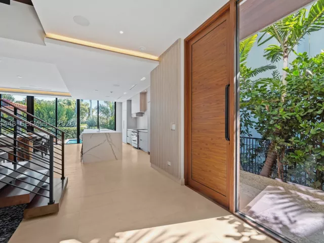 4-bedroom home for rent in Miami Beach - 5831 Alton Rd - MondialRealty