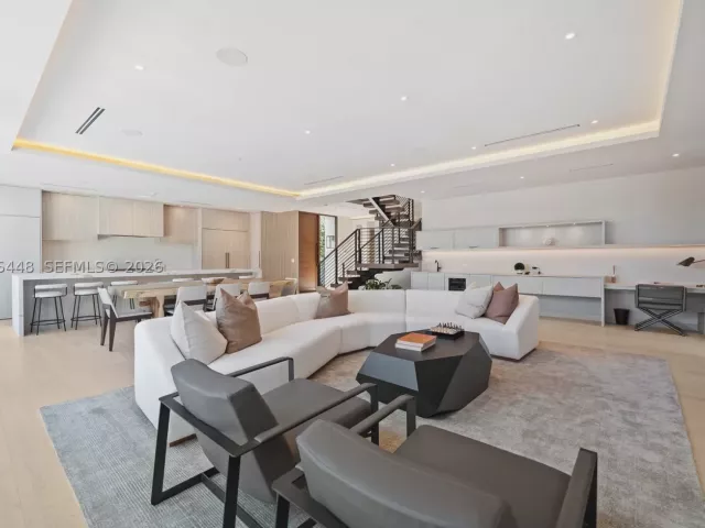 4-bedroom home for rent in Miami Beach - 5831 Alton Rd - MondialRealty