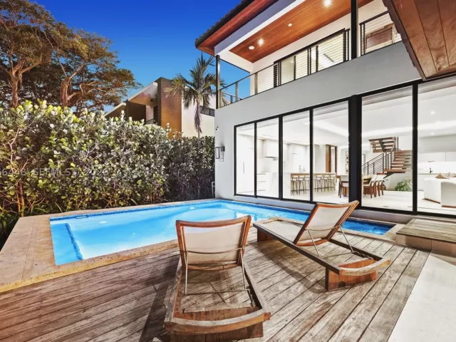 4-bedroom home for rent in Miami Beach - 5831 Alton Rd - MondialRealty