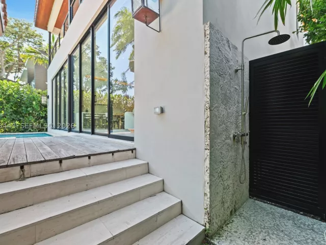 4-bedroom home for rent in Miami Beach - 5831 Alton Rd - MondialRealty