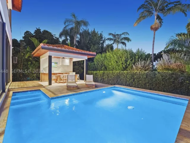 4-bedroom home for rent in Miami Beach - 5831 Alton Rd - MondialRealty