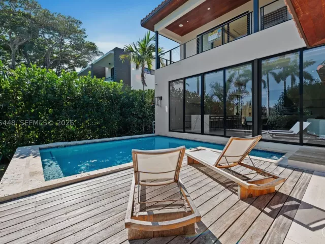 4-bedroom home for rent in Miami Beach - 5831 Alton Rd - MondialRealty