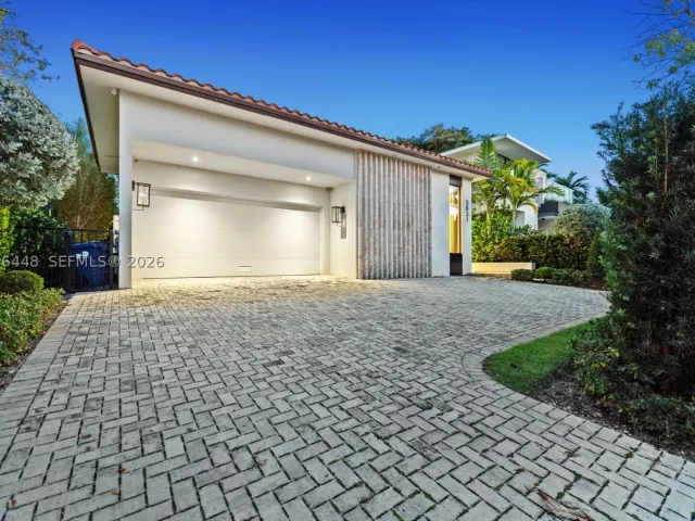 4-bedroom home for rent in Miami Beach - 5831 Alton Rd - MondialRealty