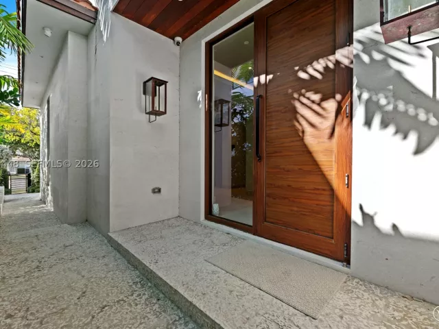 4-bedroom home for rent in Miami Beach - 5831 Alton Rd - MondialRealty