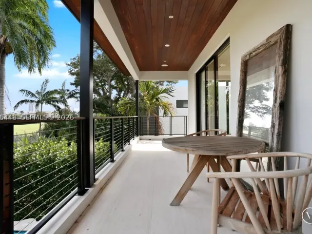 4-bedroom home for rent in Miami Beach - 5831 Alton Rd - MondialRealty